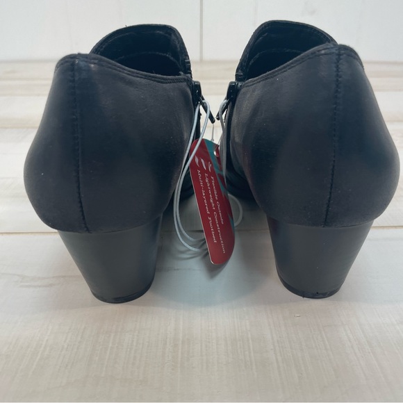 NIB Yuu Raley Black Chunky Heel Ankle Boots Side Zip, Sz 7W - Picture 10 of 10